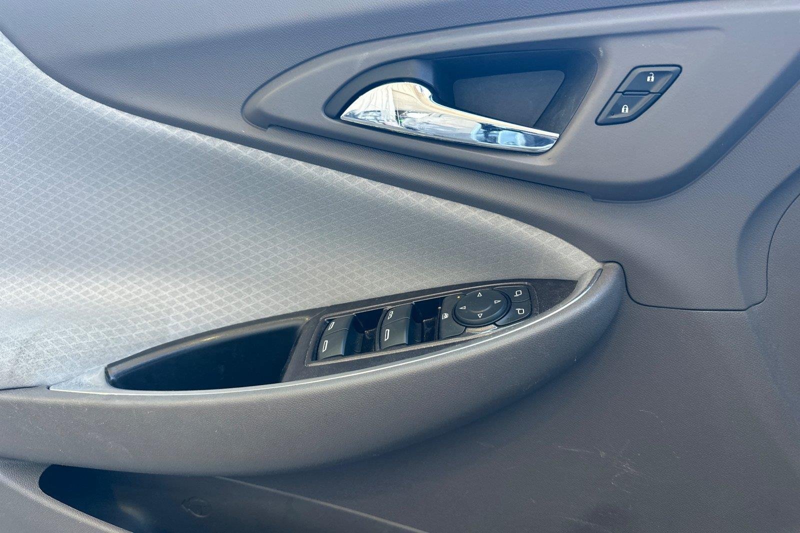 Used 2017 Silver Ice Metallic Chevrolet LT image 11