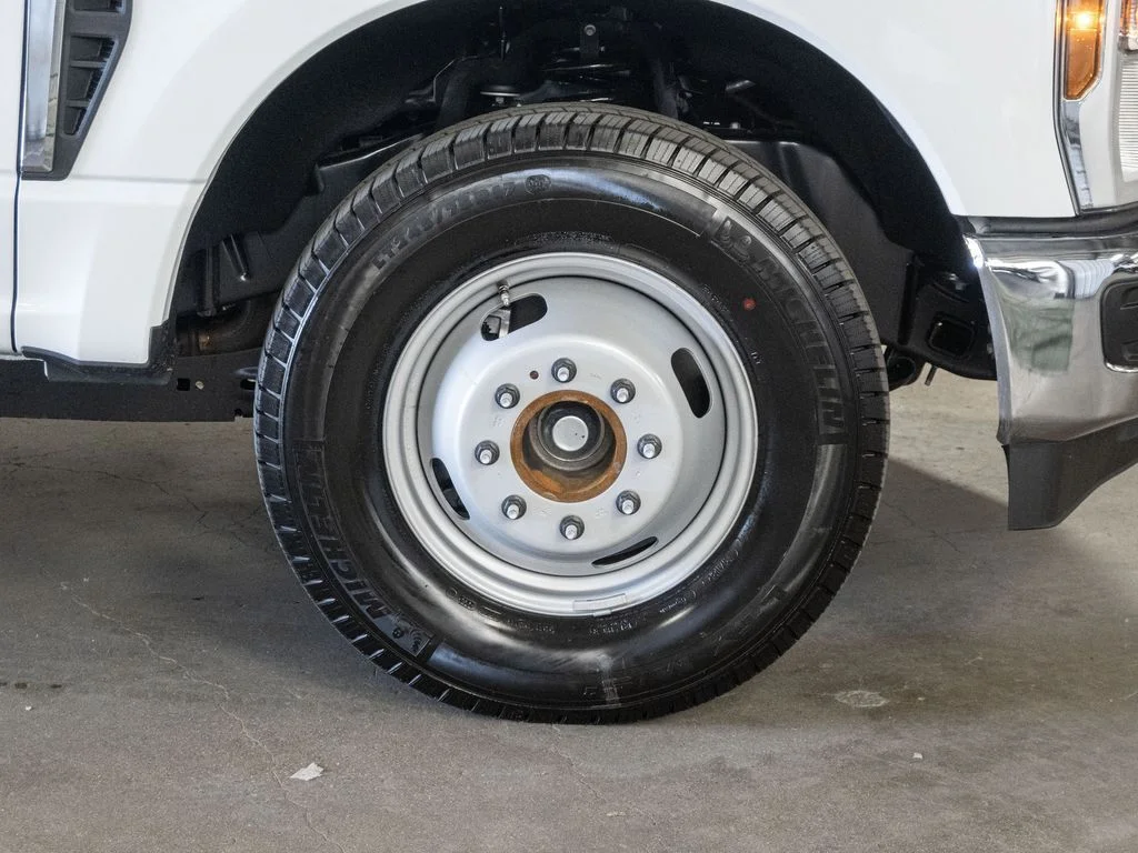 2026 Ford F-350 Super Duty Chassis Cab XL - Photo 25