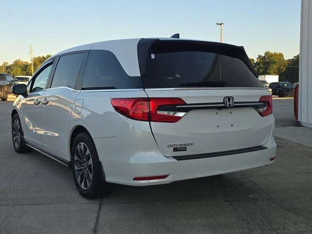 Used 2024  Honda EX-L image 3