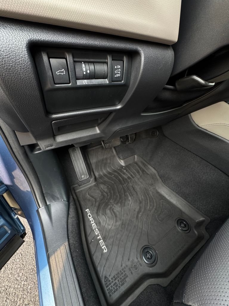 Used 2025 Horizon Blue Pearl Subaru Limited image 15