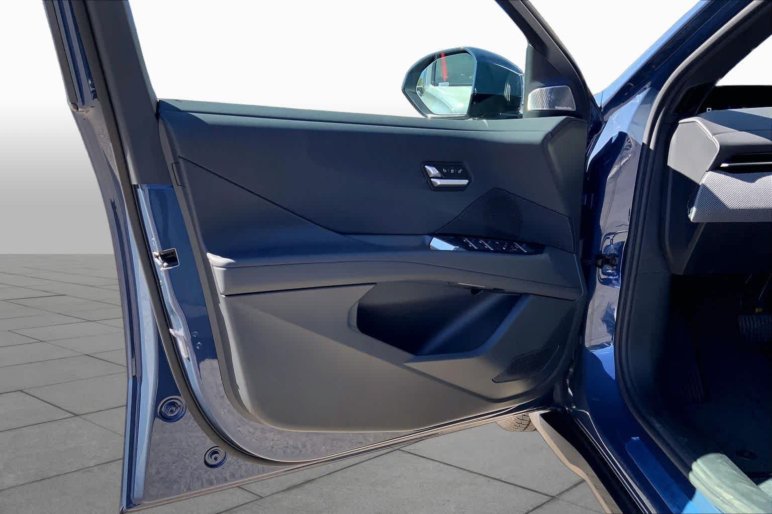 New 2027 Ocean Wave Blue Metallic BMW 50 xDrive image 10