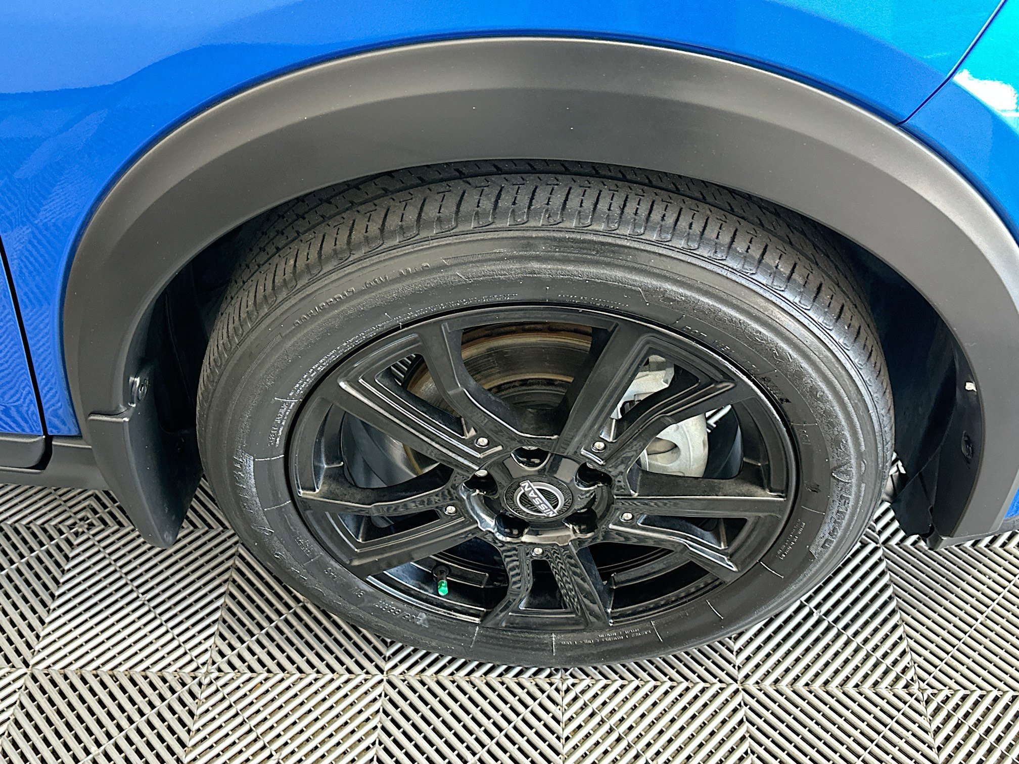 Used 2023 Electric Blue Metallic Nissan SR image 11