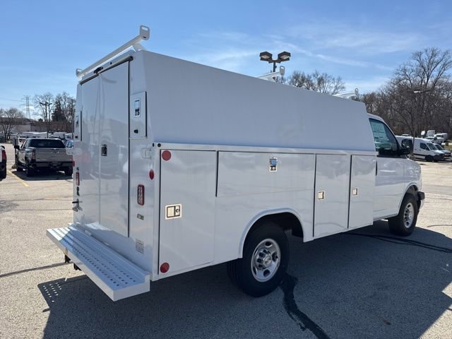 New 2025 Summit White Chevrolet 1WT image 4