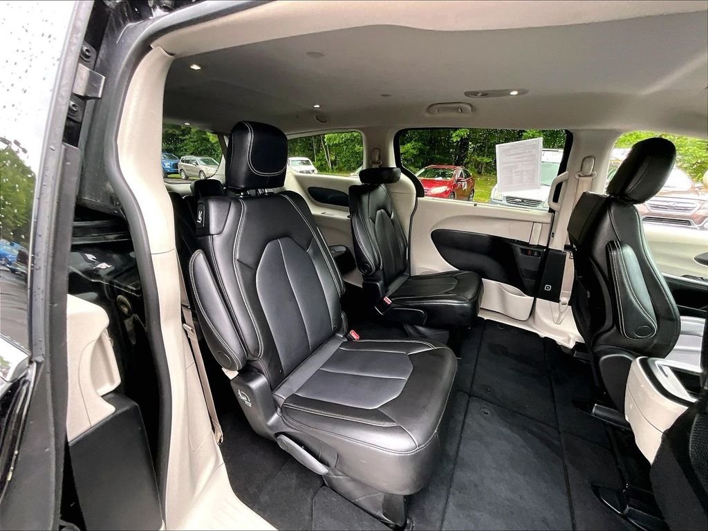 Used 2024 Diamond Black Crystal Pearlcoat Chrysler Touring L image 16