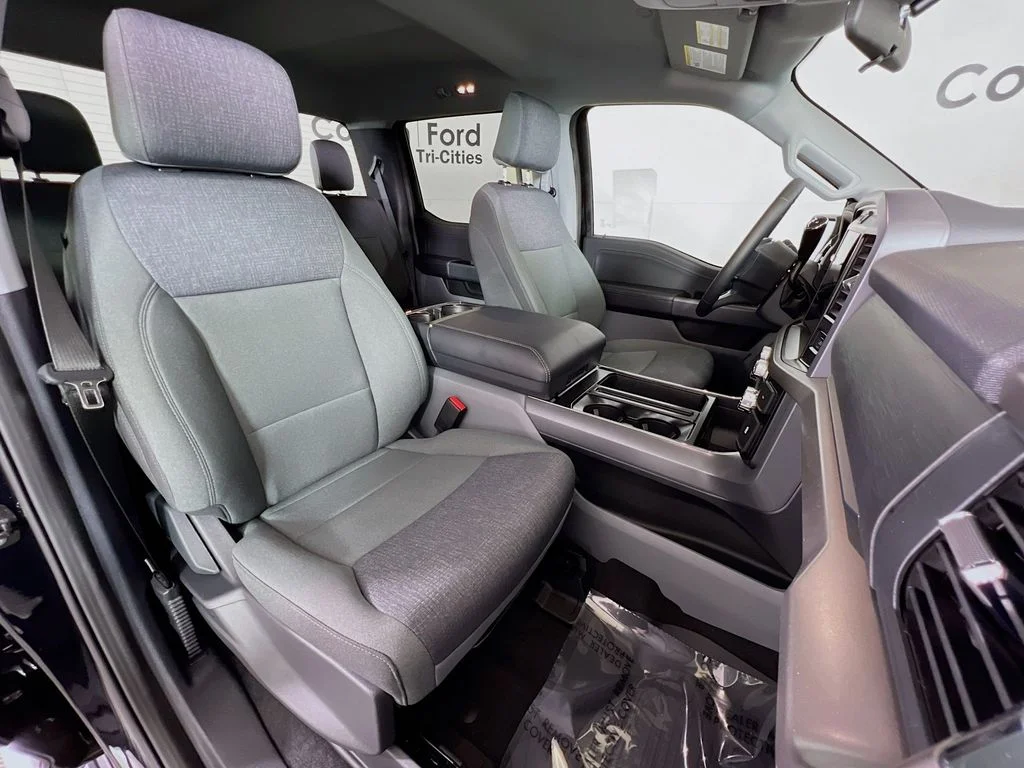 New 2026 Agate Black Metallic Ford XLT image 17