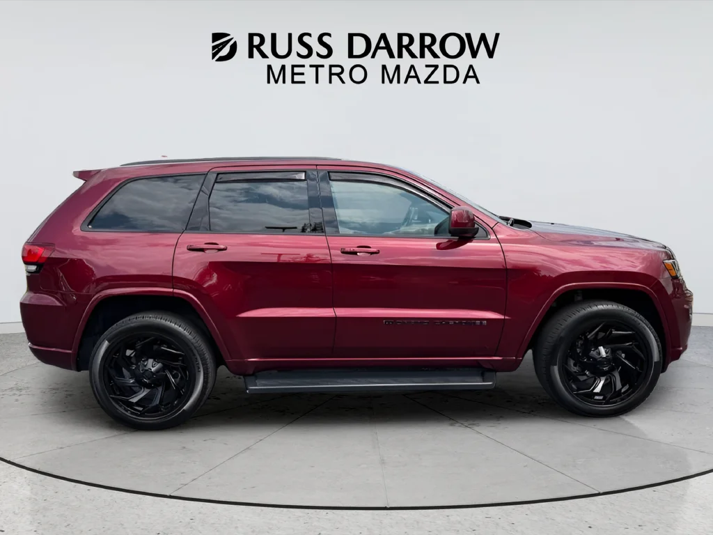 Used 2022 Red Jeep Laredo X image 6