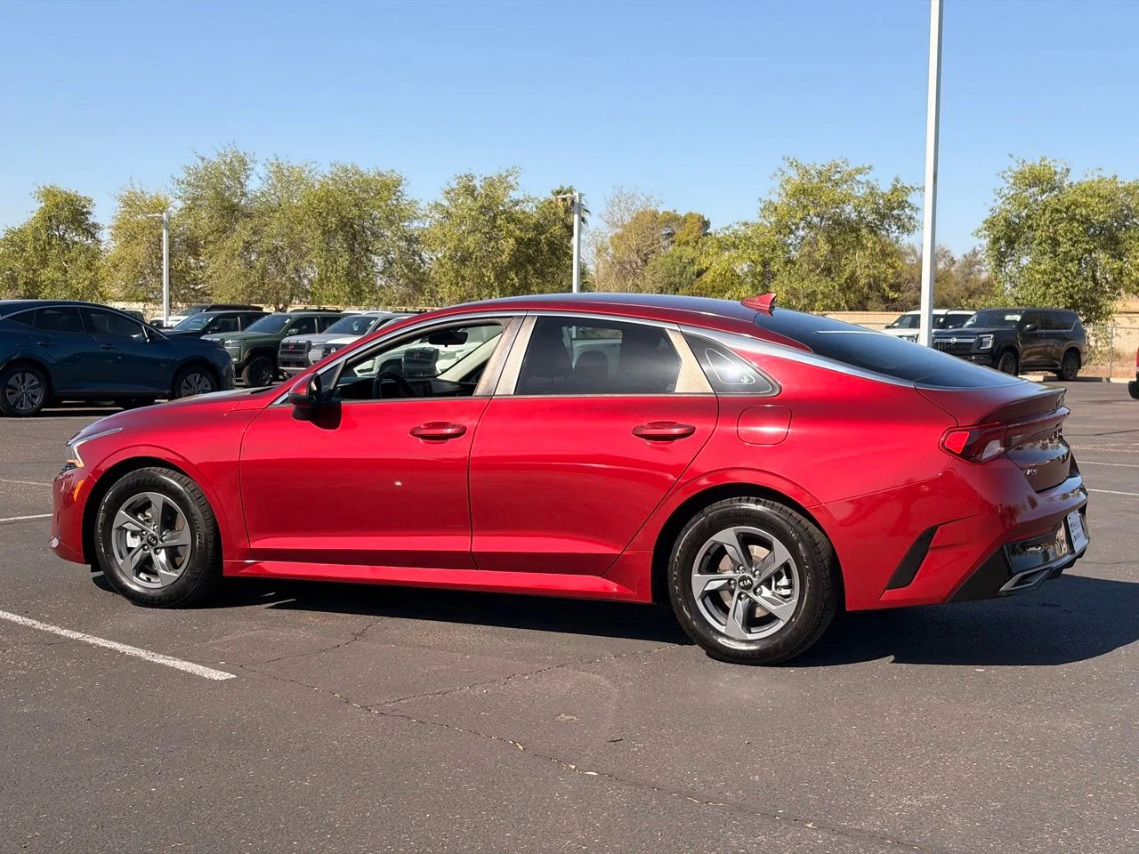 Used 2021 Passion Red Kia LXS image 3