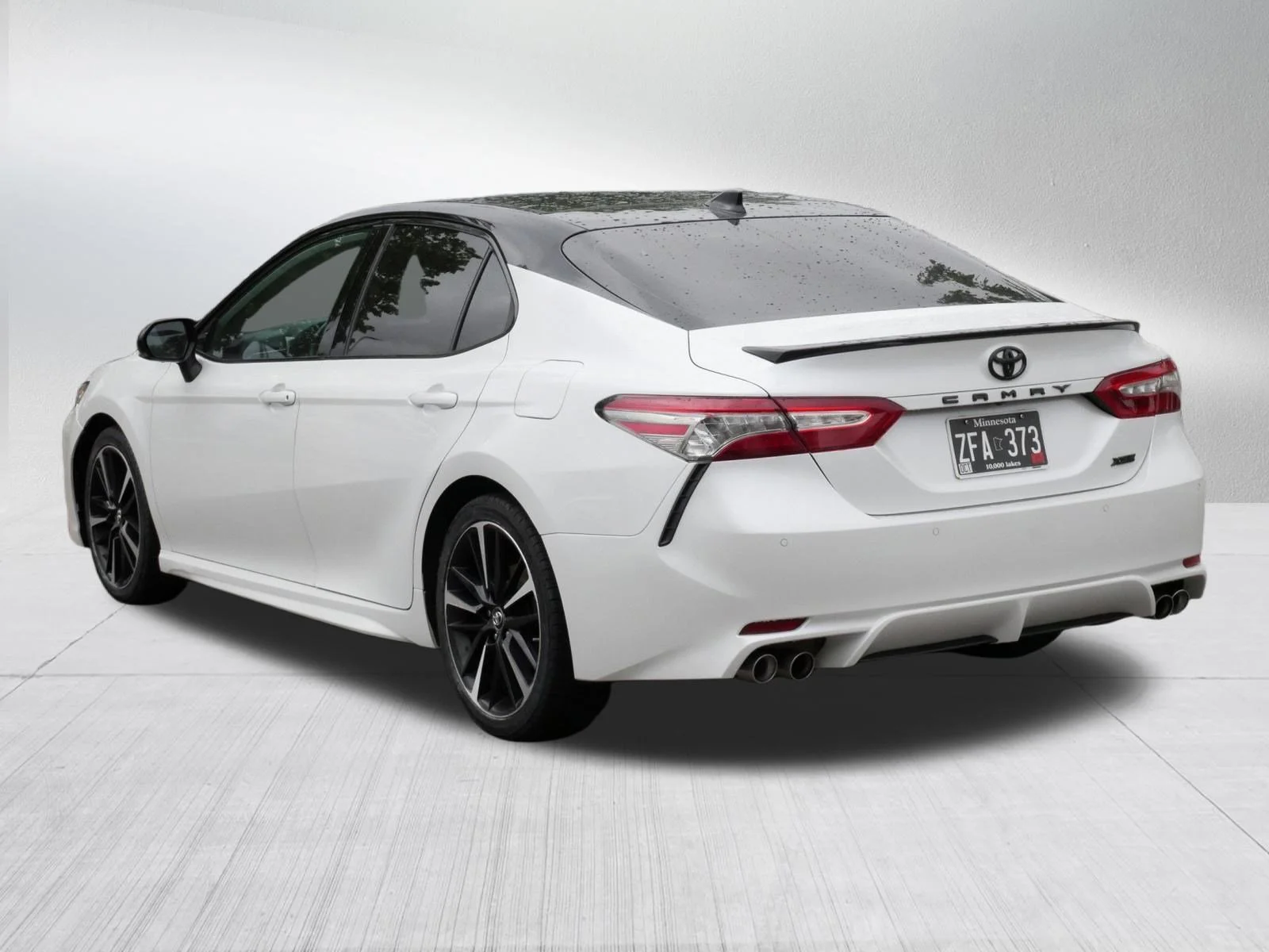 Used 2019 Wind Chill Pearl/Midnight Black Metallic Toyota XSE V6 image 5