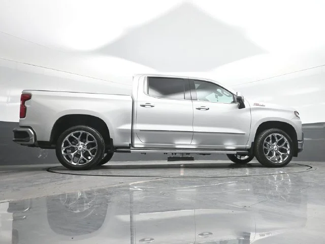 Used 2022 SILVER ICE METALLIC Chevrolet LTZ image 25