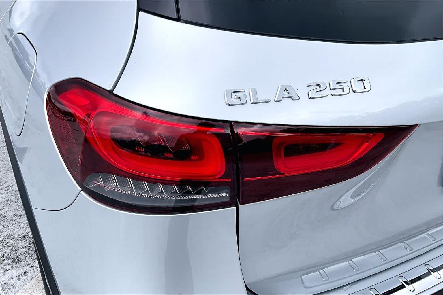 Used 2021 Iridium Silver Metallic Mercedes-Benz GLA 250 image 20