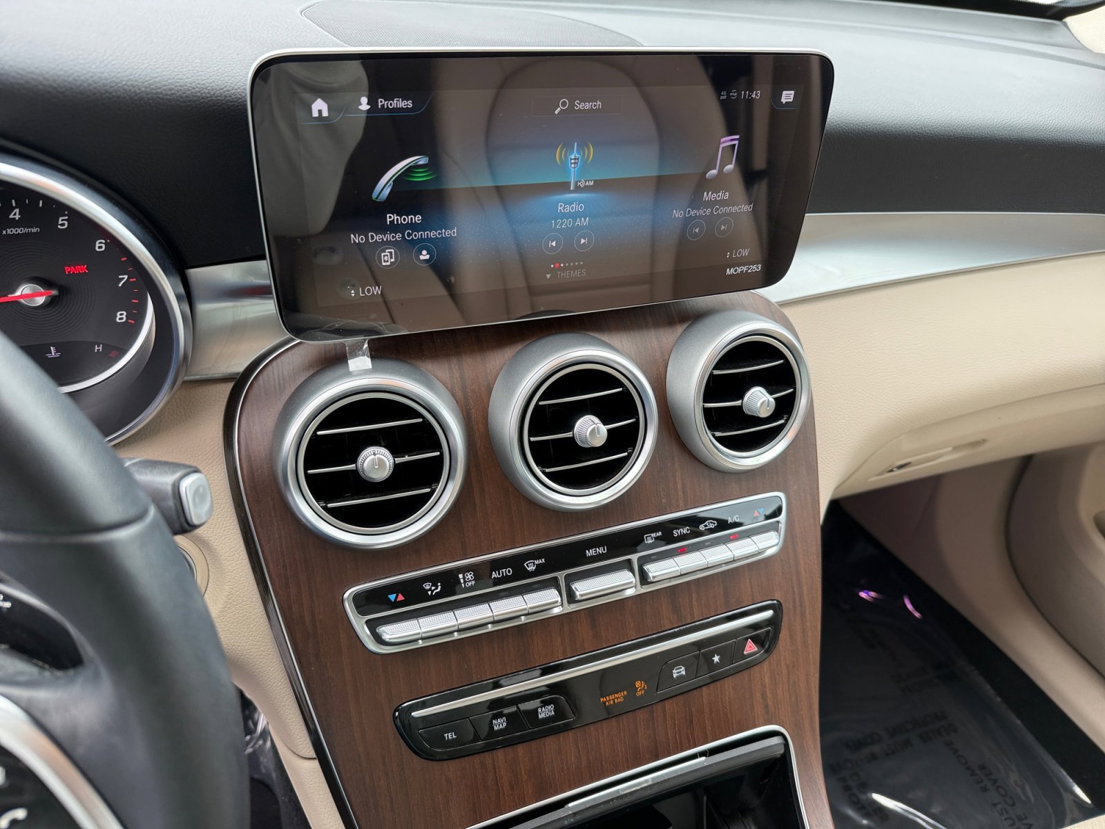 Used 2022 Cirrus Silver Metallic Mercedes-Benz GLC 300 image 12