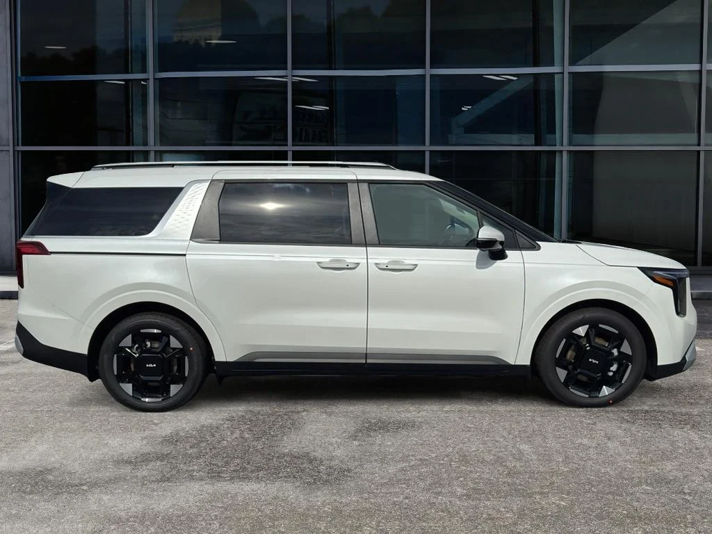 New 2026 Snow White Pearl Kia EX image 4
