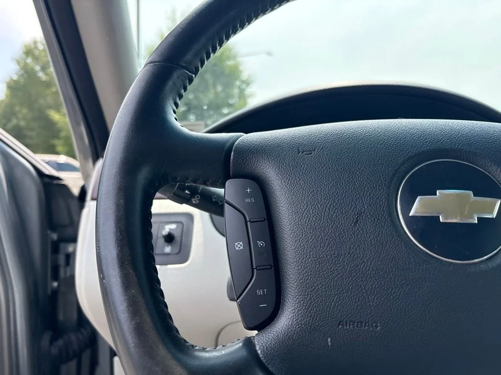 Used 2009 Dark Silver Metallic Chevrolet LT image 20