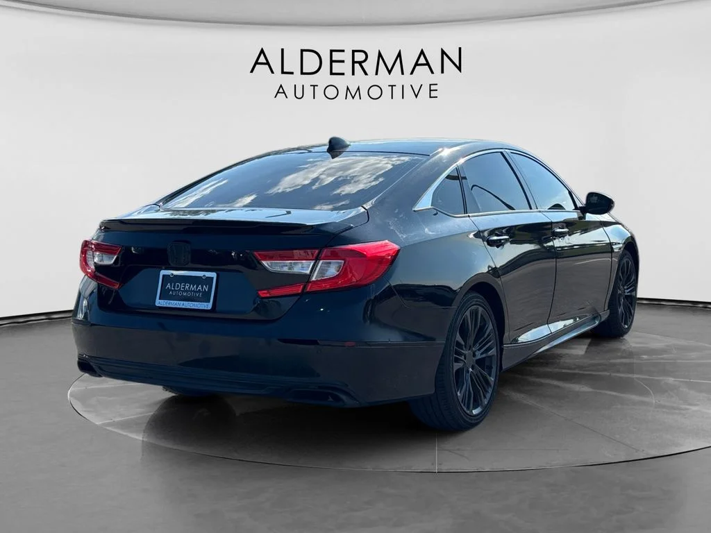 Used 2018 Black Honda Touring 2.0T image 5