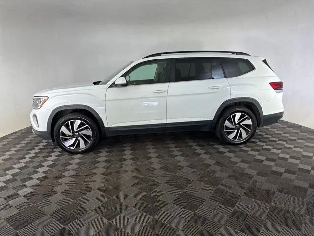 Used 2024  Volkswagen 2.0T SE w/Technology image 10