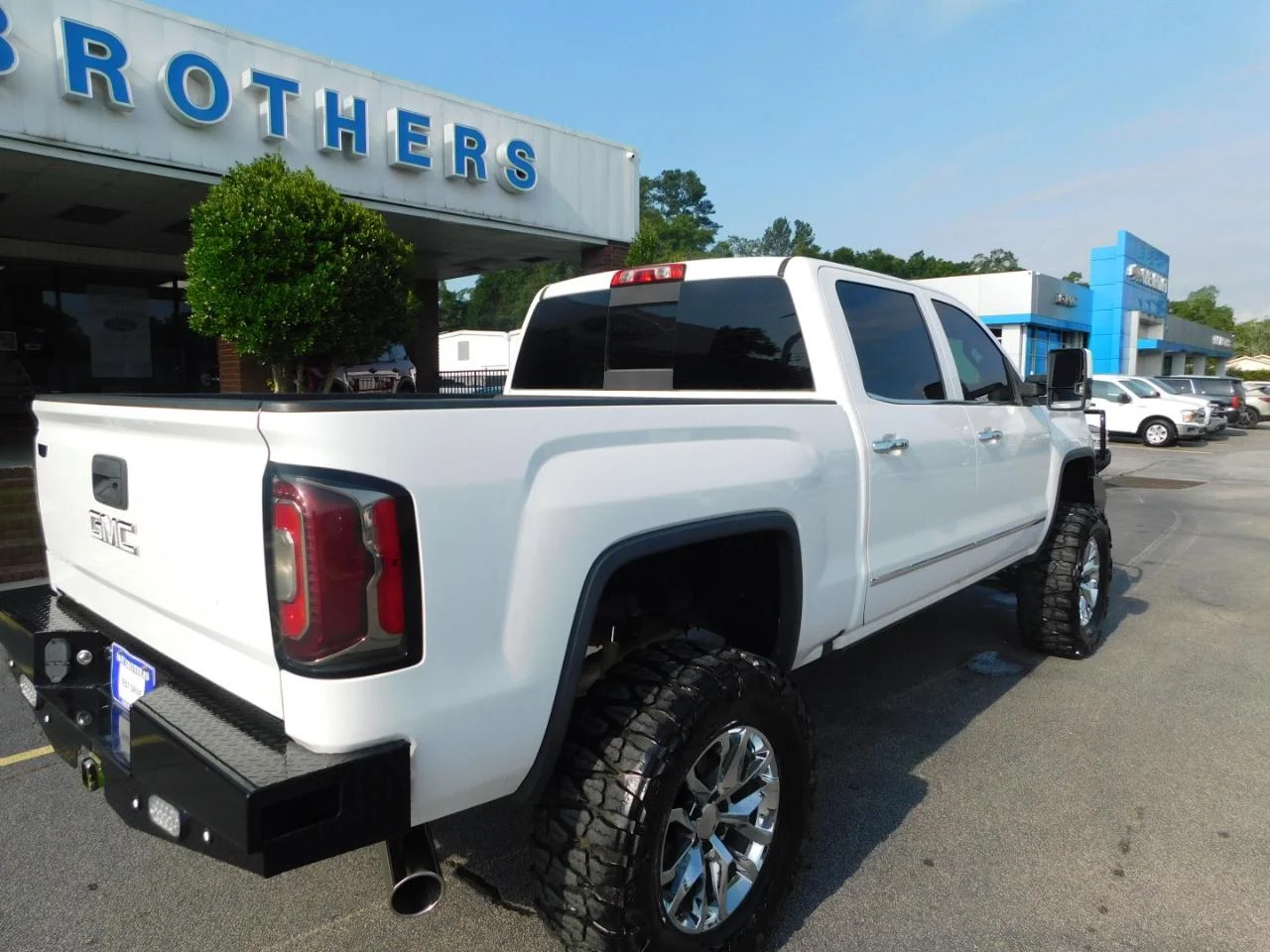 Used 2016 White GMC 4WD Crew Cab 143.5 in SLT image 9