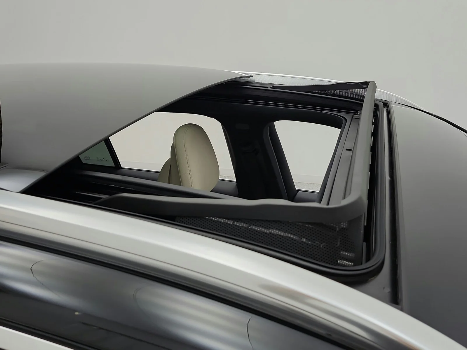 Used 2024 Black Mercedes-Benz GLC 300 SUV image 19