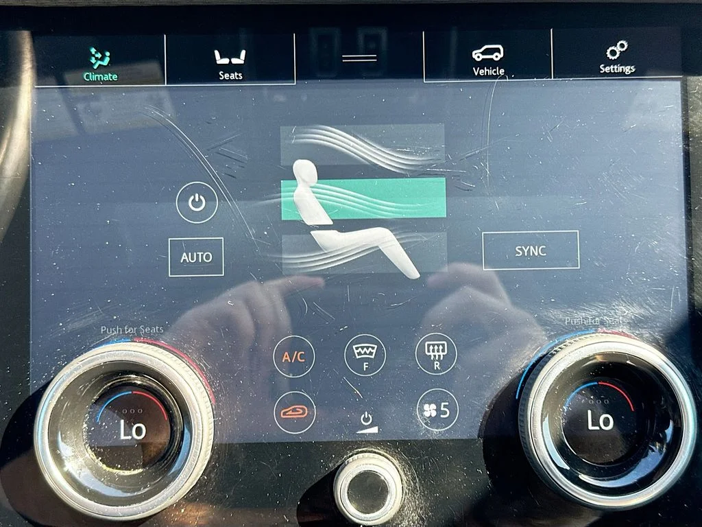 Used 2019  Land Rover SE R-Dynamic image 17
