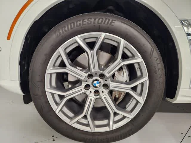 Used 2025 Alpine White BMW xDrive40i image 8