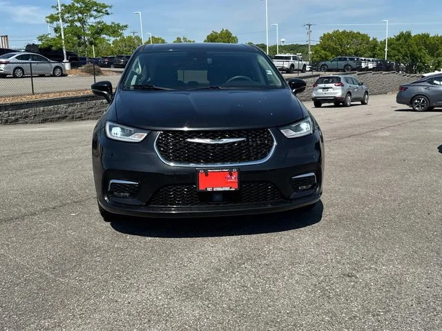 Used 2023 Black Chrysler Touring L image 10