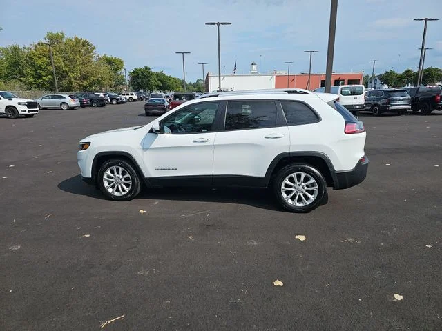 Used 2021 White Jeep Latitude image 10