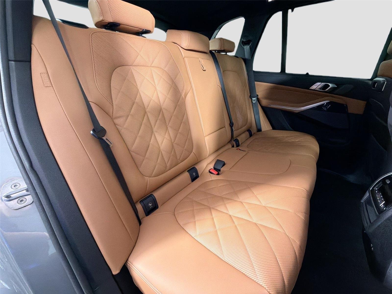 New 2026 Skyscraper Grey Metallic BMW xDrive50e image 56