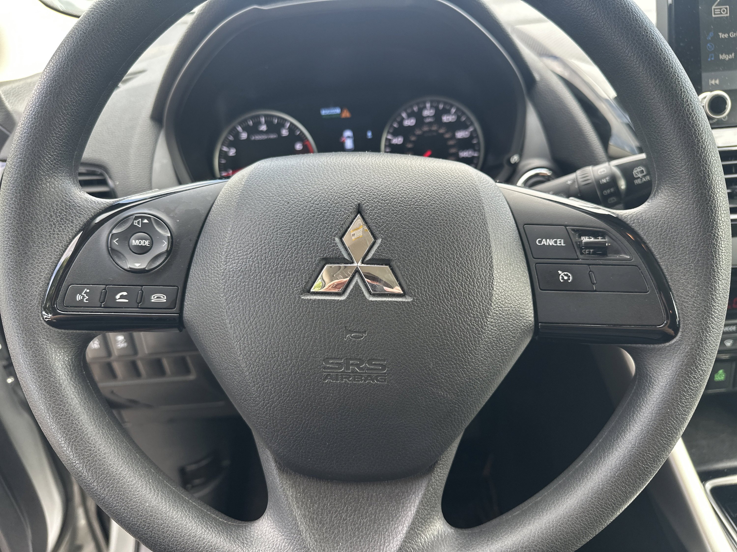 Used 2025 Silver Mitsubishi LE image 23