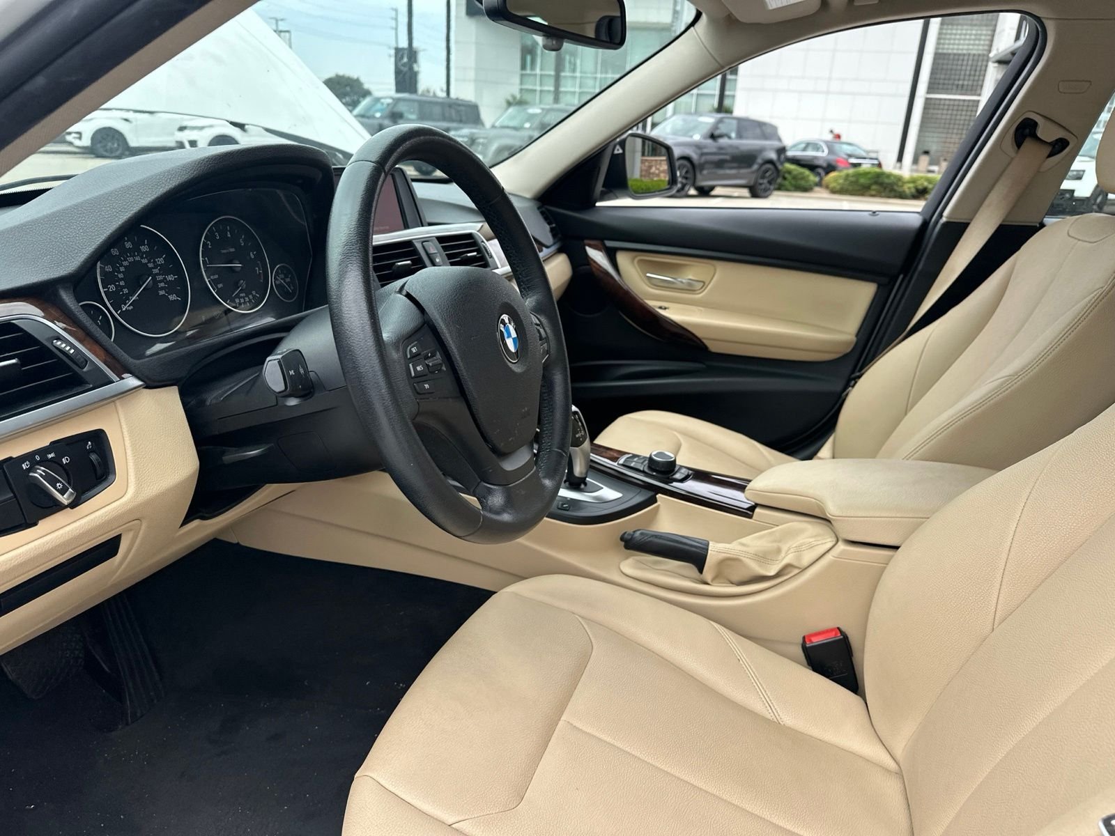 Used 2018 Alpine White BMW 320i image 11