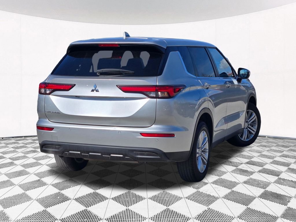 2024 Mitsubishi Outlander ES - Photo 15