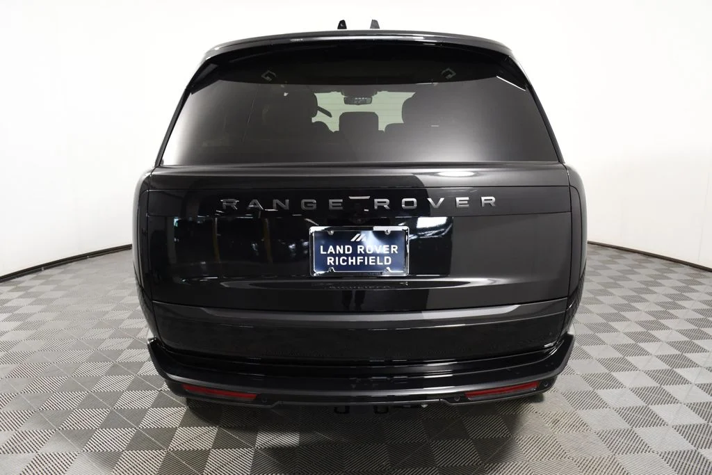 New 2026 Santorini Blk Land Rover SE image 5