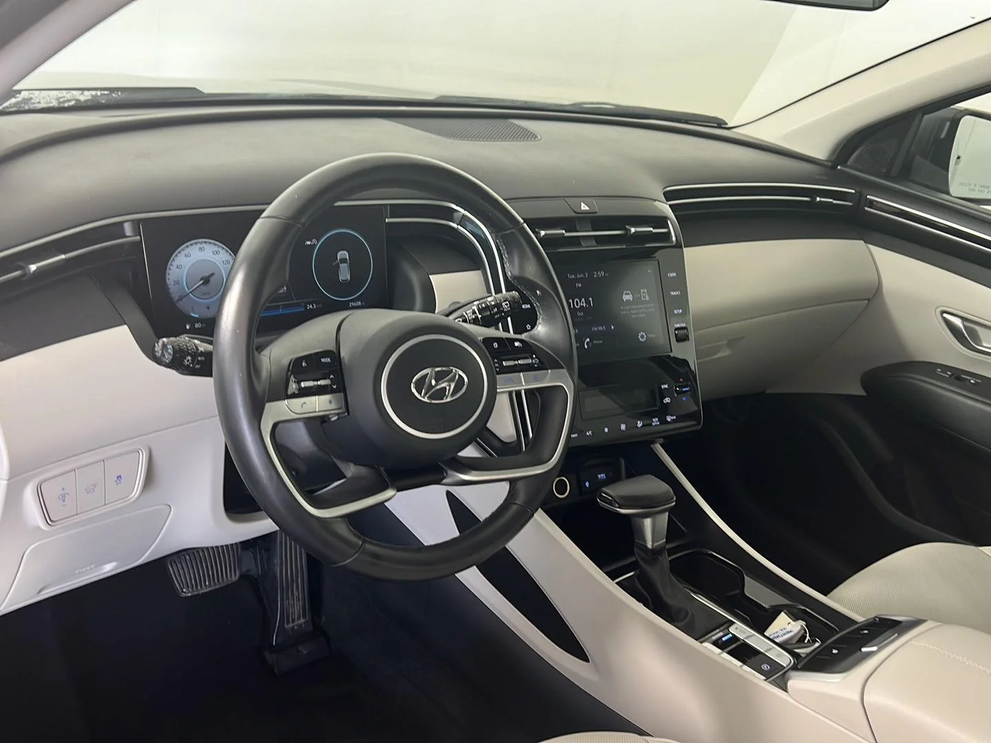 Used 2023 Shimmering Silver Hyundai SEL image 10