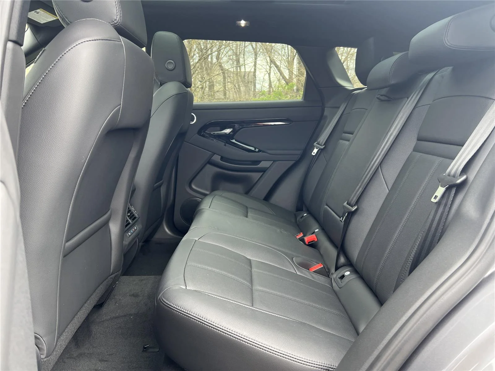 New 2026 Eiger Grey Land Rover Dynamic SE image 29