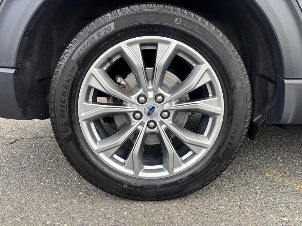Certified Used 2022 Black Metallic Ford XLT image 11
