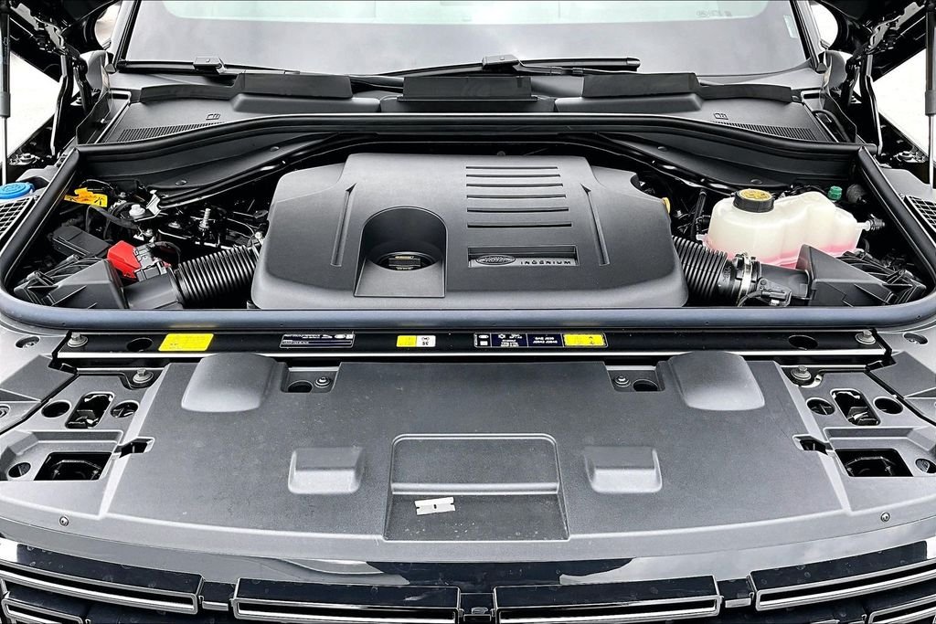 New 2026 SANTORINI BLACK Land Rover Dynamic SE image 12