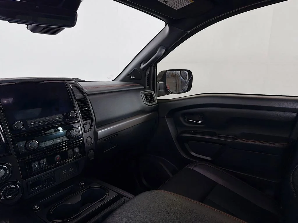 Used 2023  Nissan PRO-4X image 22