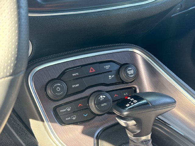 Used 2018 Red Dodge SXT image 19