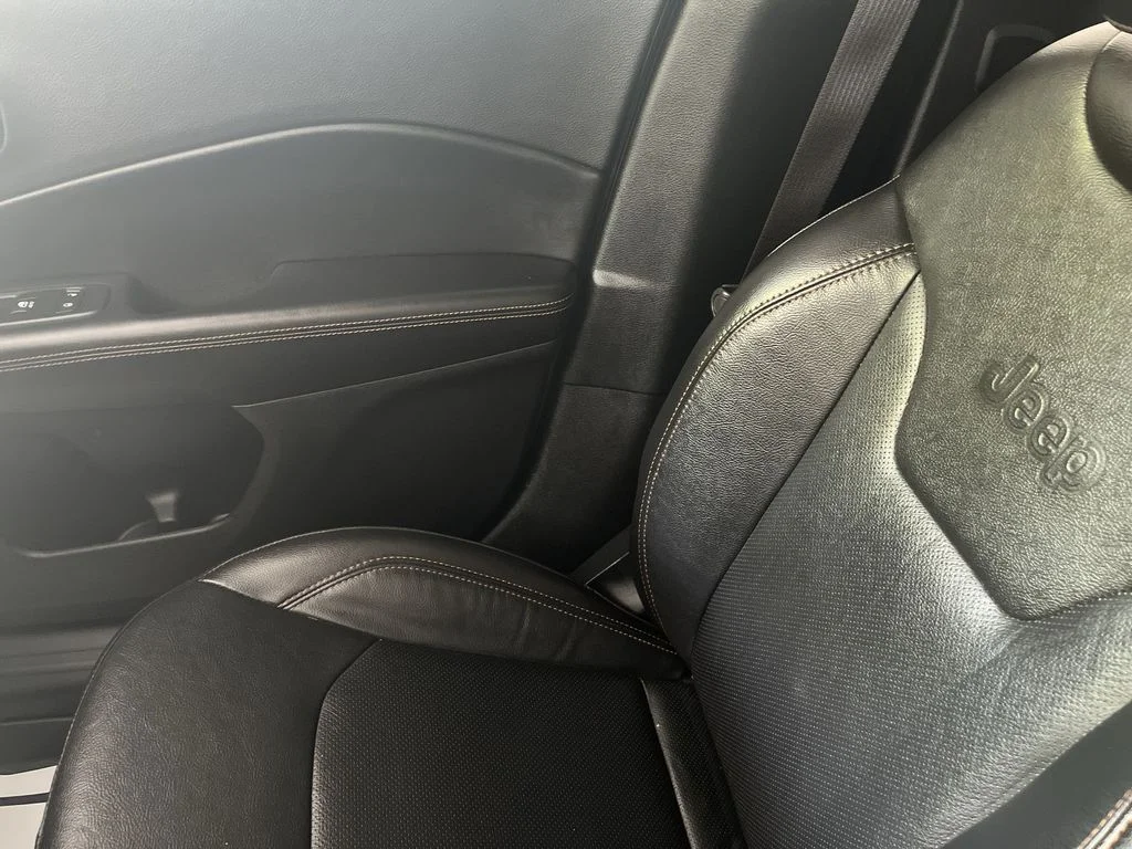 Used 2021 Silver Jeep Limited image 10
