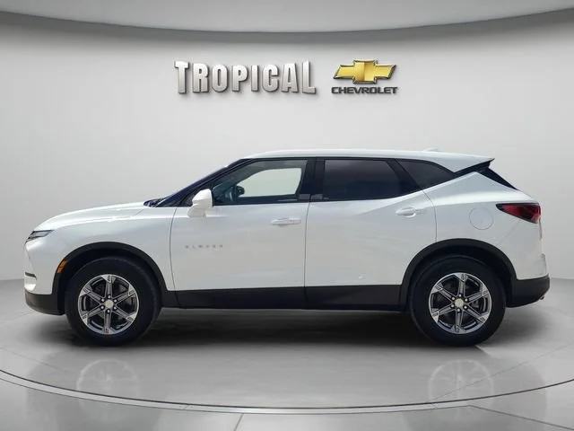 Used 2024 Summit White Chevrolet 2LT image 2