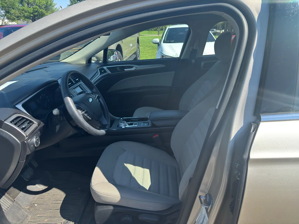 Used 2017 White Gold Ford S image 6