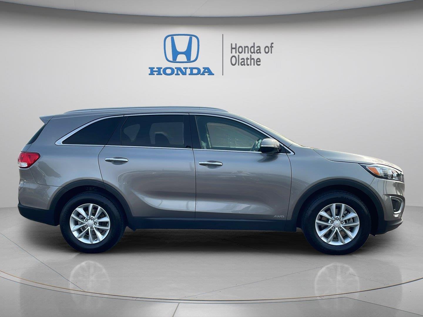 Used 2018 Kia Sorento LX with VIN 5XYPGDA3XJG415199 for sale in Kansas City