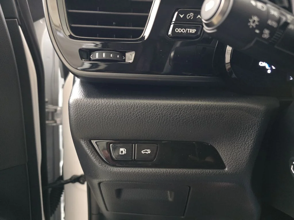 Used 2022 White Lexus 450h+ Luxury image 27