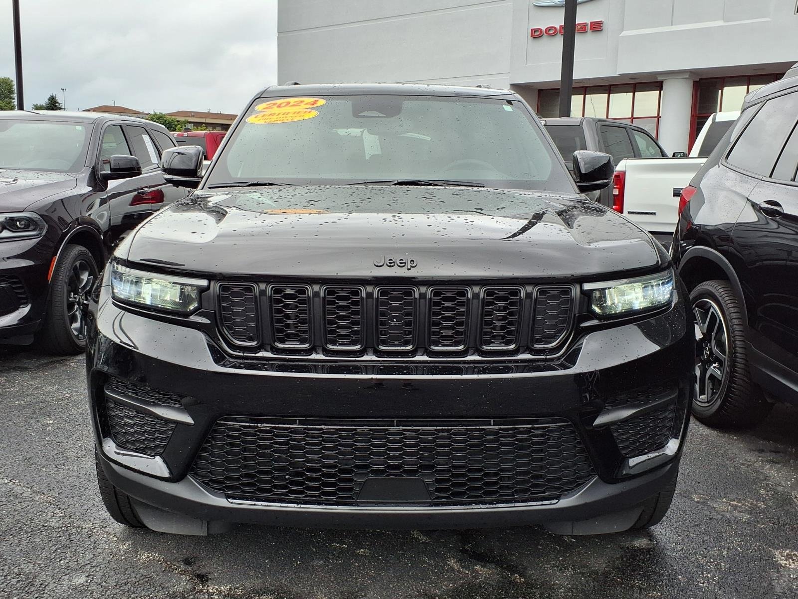 Certified Used 2024 Diamond Black Crystal Pearl Coat Jeep Altitude image 2