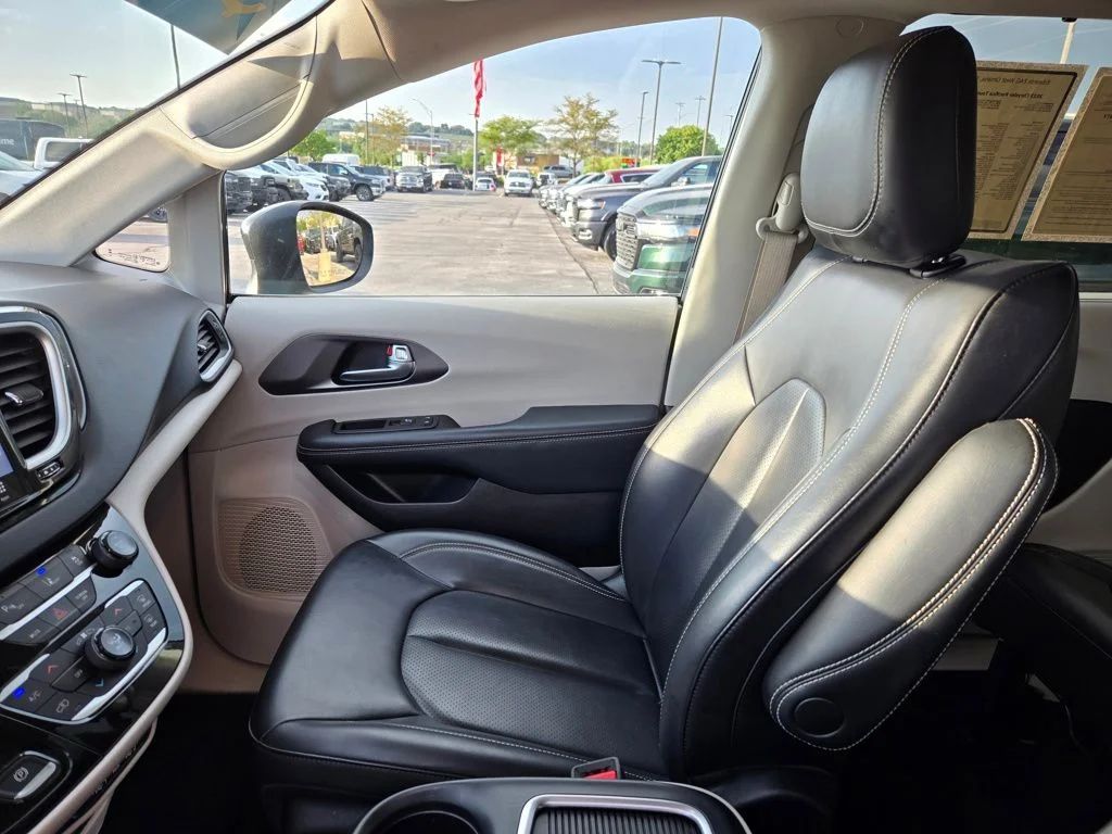 Used 2023 Black Chrysler Touring L image 24