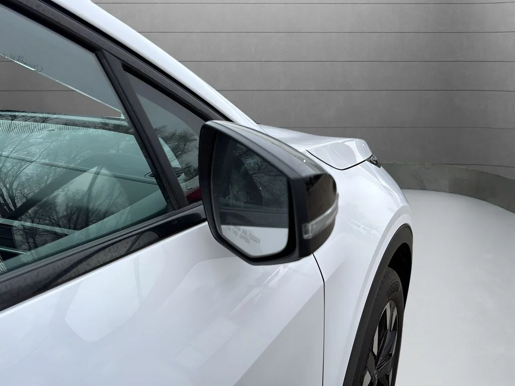 Used 2023 White Kia X-Line image 28
