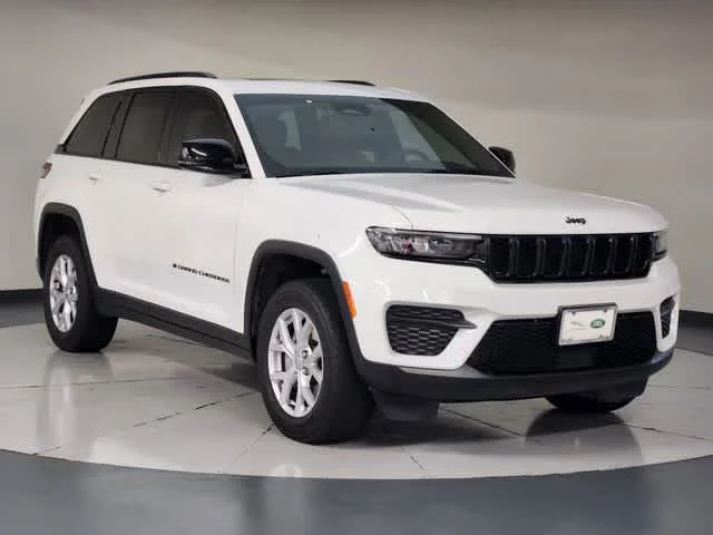 Used 2024 Bright White Clearcoat Jeep Altitude X image 6