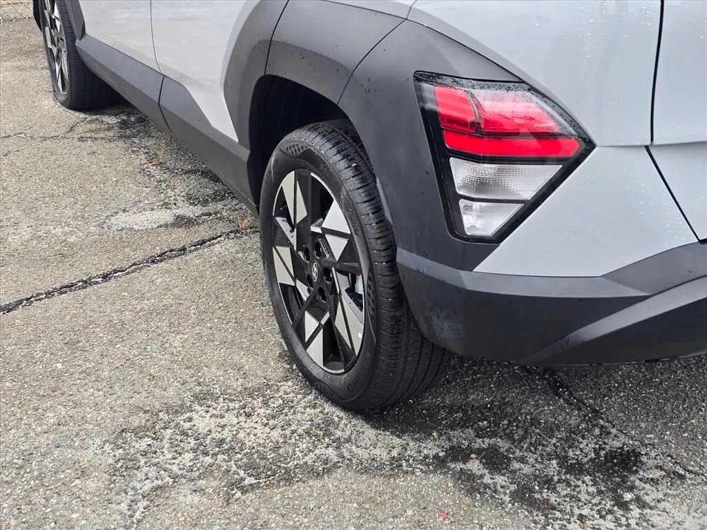 Used 2025 Gray Hyundai SEL image 19