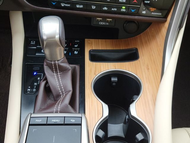 Used 2020 White Lexus 350L image 27