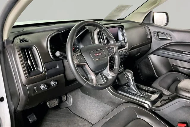 Used 2022 White GMC AT4 w/Leather image 17