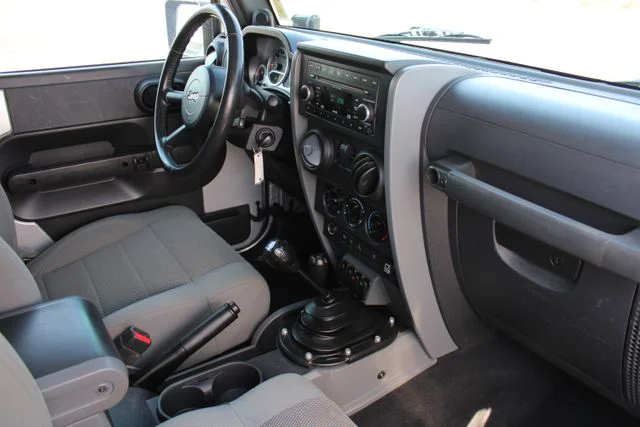 Used 2007 Silver Jeep Rubicon image 17