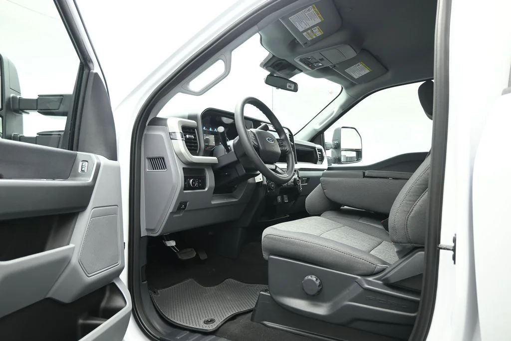 New 2026 Oxford White Ford XL image 6